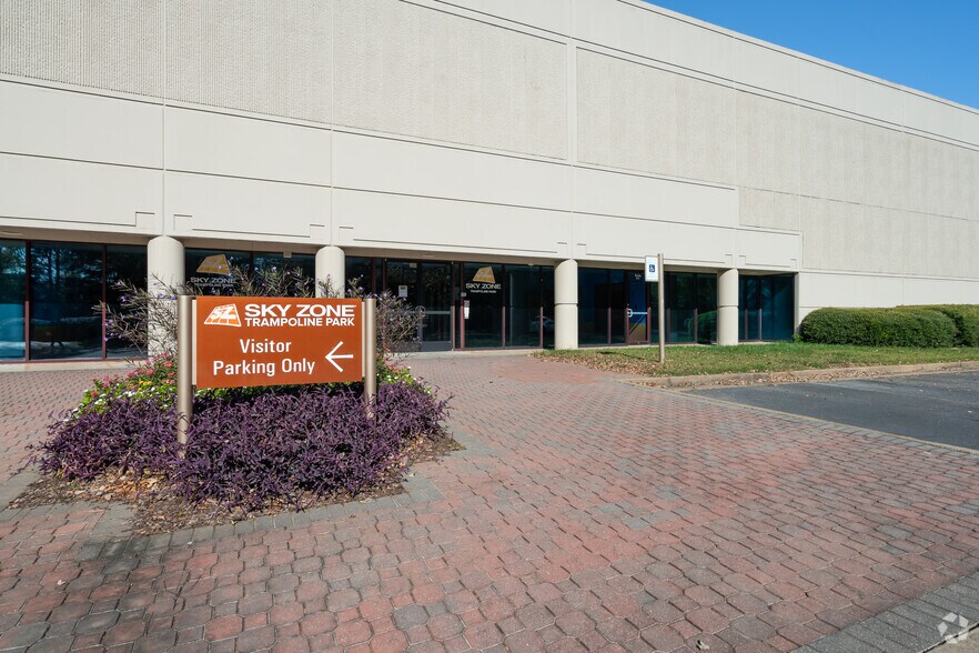 1650 Airport Rd, Kennesaw, GA à louer - Photo du bâtiment - Image 3 de 5