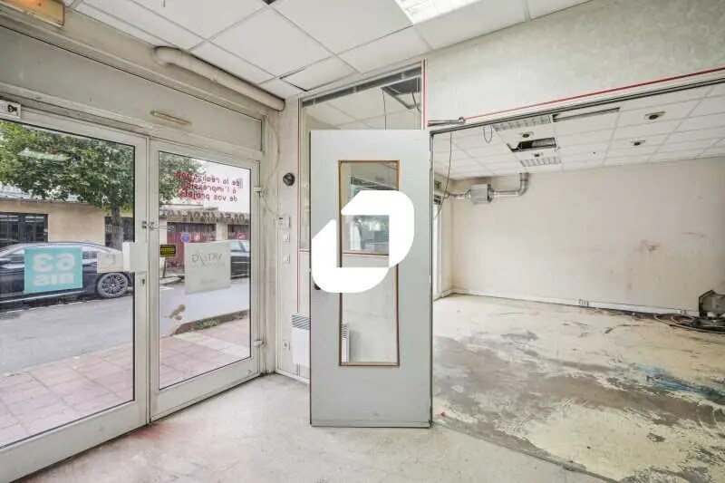 Office in La Garenne-Colombes for lease Interior Photo- Image 1 of 15