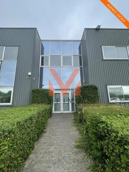 Office in Les Alluets-le-Roi for lease - Building Photo - Image 2 of 8