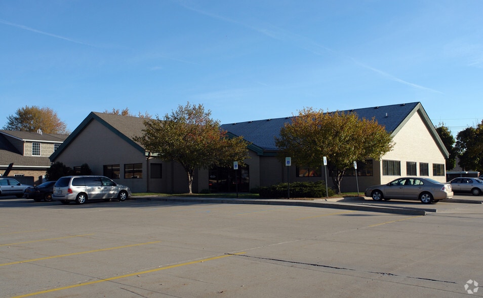 30205 Schoenherr Rd, Warren, MI à louer - Photo du bâtiment - Image 3 de 5