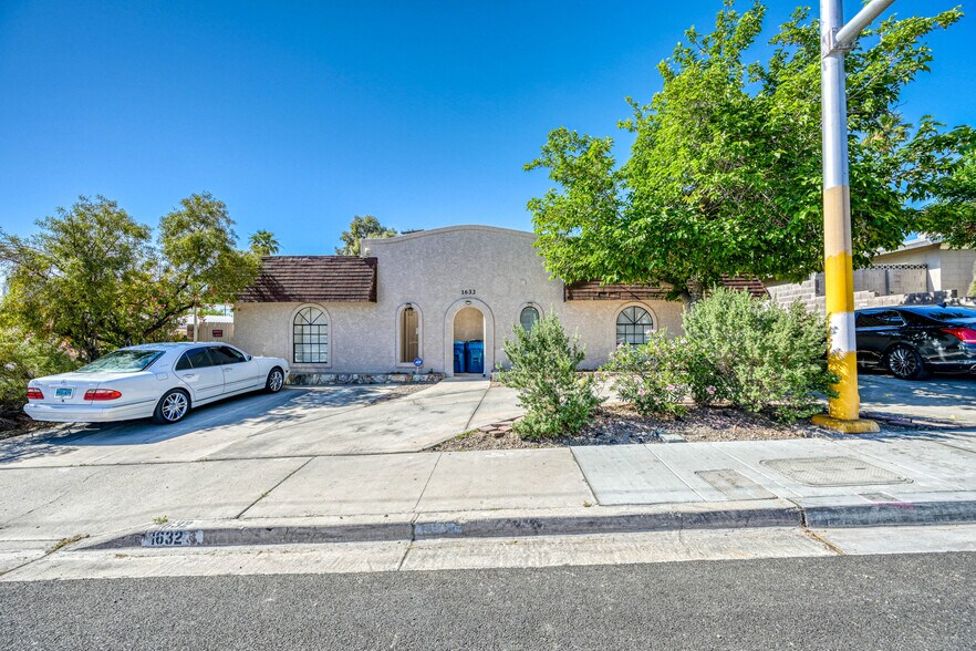 1632 E Saint Louis Ave, Las Vegas, NV à vendre - Photo du bâtiment - Image 3 de 43