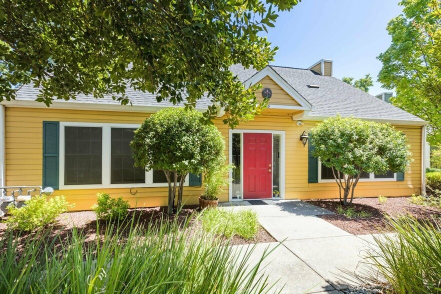 35 Heritage Ln, Chico, CA for lease - Primary Photo - Image 1 of 4
