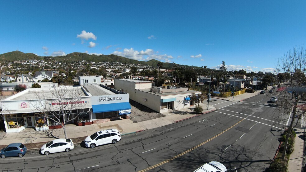 2037 E Thompson Blvd, Ventura, CA à louer - Photo du bâtiment - Image 2 de 16