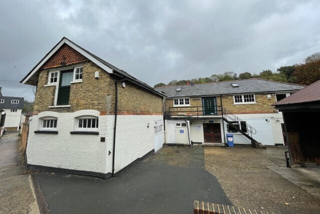 19-21 Timber Ln, Caterham à louer - Photo du bâtiment - Image 1 de 2