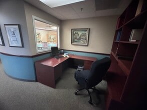 915 Middle River Dr, Fort Lauderdale, FL for lease Interior Photo- Image 2 of 6