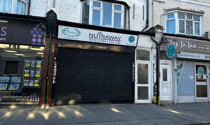 27 Chipstead Valley Rd, Coulsdon à vendre Photo du bâtiment- Image 1 de 2