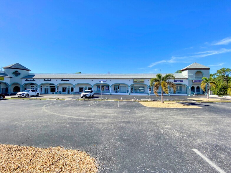 612 N Indiana Ave, Englewood, FL à louer - Photo du bâtiment - Image 3 de 4