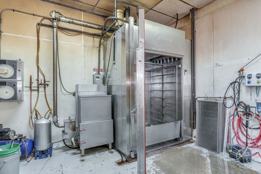 122 E Poplar St, Nanticoke, PA for sale - Interior Photo - Image 3 of 27