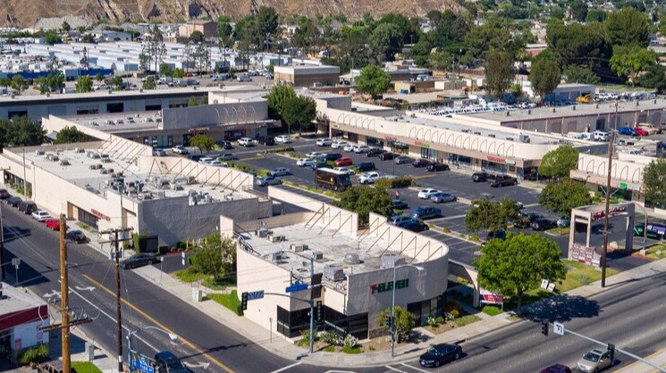 20655 Soledad Canyon Rd, Santa Clarita, CA à louer - Photo du bâtiment - Image 2 de 4