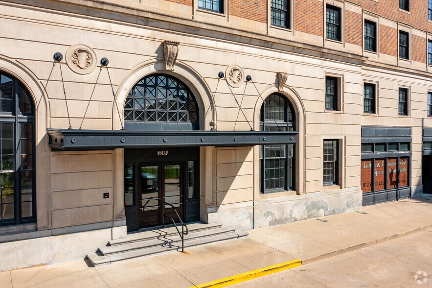 607 E 2nd Ave, Flint, MI à louer - Photo du bâtiment - Image 3 de 33