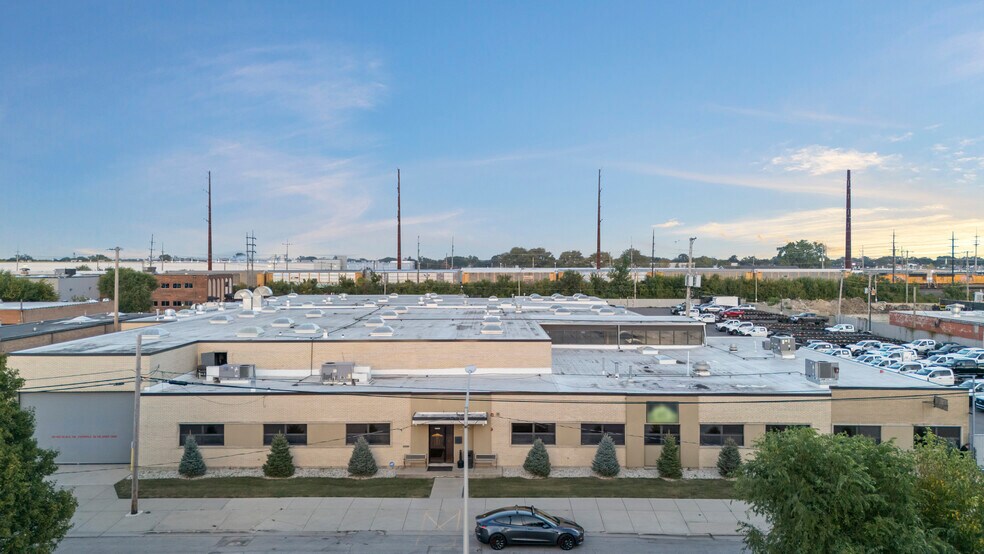 1529 N 31st Ave, Melrose Park, IL à louer - Photo du bâtiment - Image 2 de 57