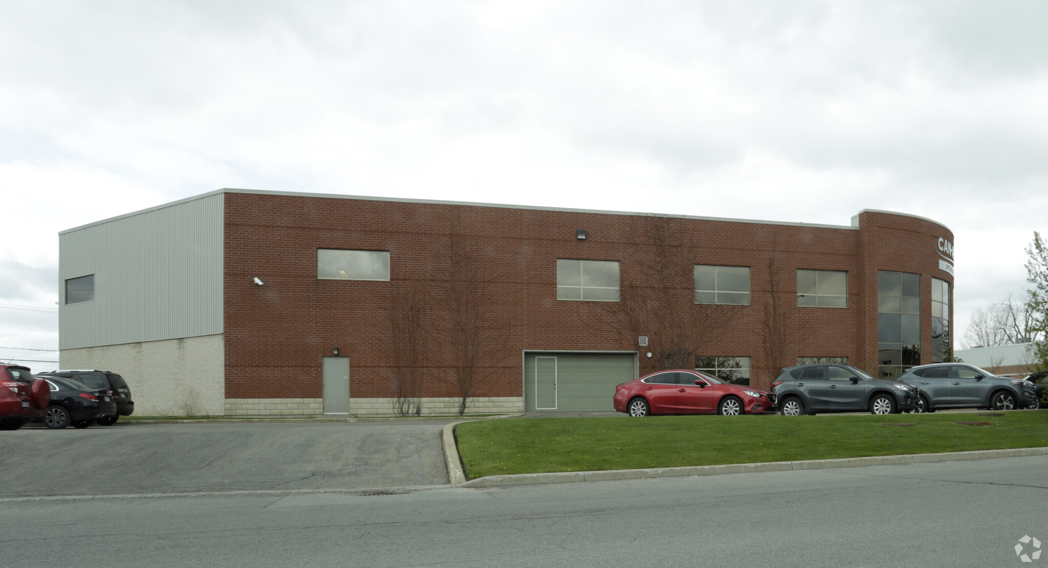 2250 Boul Dagenais O, Laval, QC for lease Primary Photo- Image 1 of 3