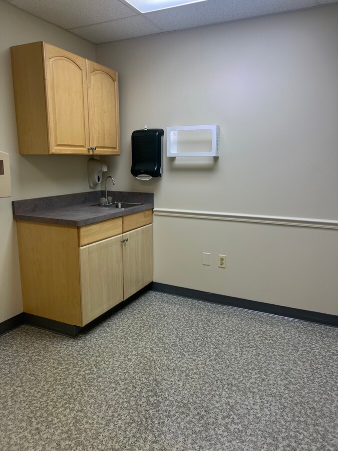 401-423 Coventry Dr, Phillipsburg, NJ 08865 - Unit 409 -  - Interior Photo - Image 2 of 10