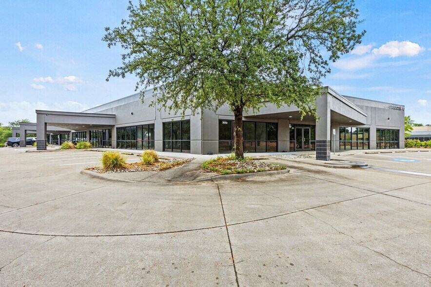 3033 W Royal Ln, Irving, TX à vendre - Photo du bâtiment - Image 1 de 14