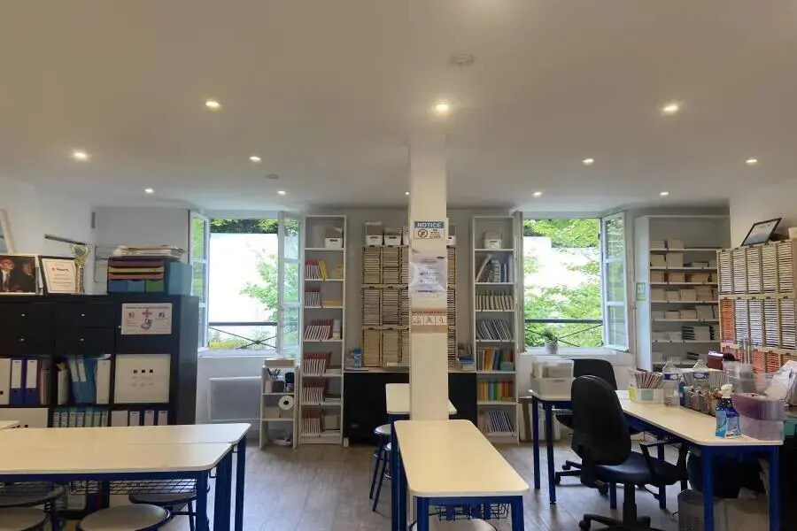 Retail in Boulogne-Billancourt for lease Interior Photo- Image 1 of 7