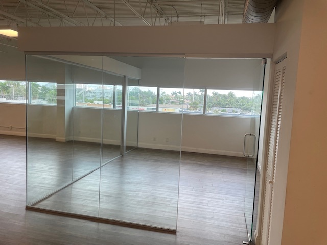 2755 E Oakland Park Blvd, Fort Lauderdale, FL for lease - Interior Photo - Image 3 of 13