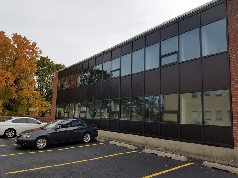 7300 N Cicero Ave, Lincolnwood, IL à louer - Photo du bâtiment - Image 3 de 11