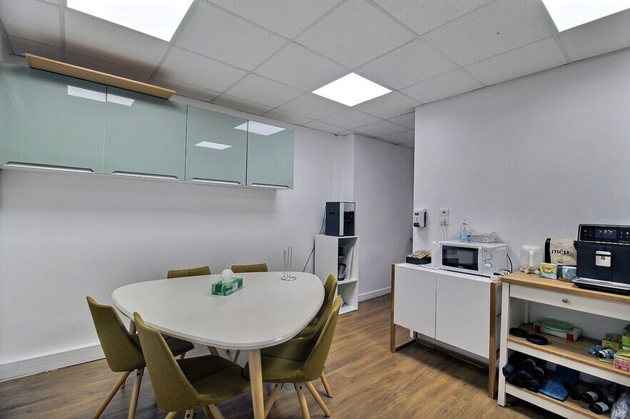 Office in Paris for lease - Building Photo - Image 3 of 4