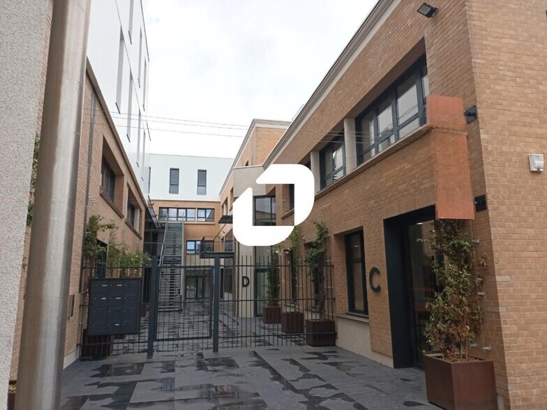 46 Rue Des Fusilles, Villeneuve-d'Ascq à louer - Photo du bâtiment - Image 3 de 21