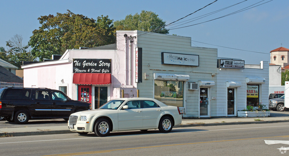 75 Montauk Hwy, Blue Point, NY for sale - Primary Photo - Image 1 of 2