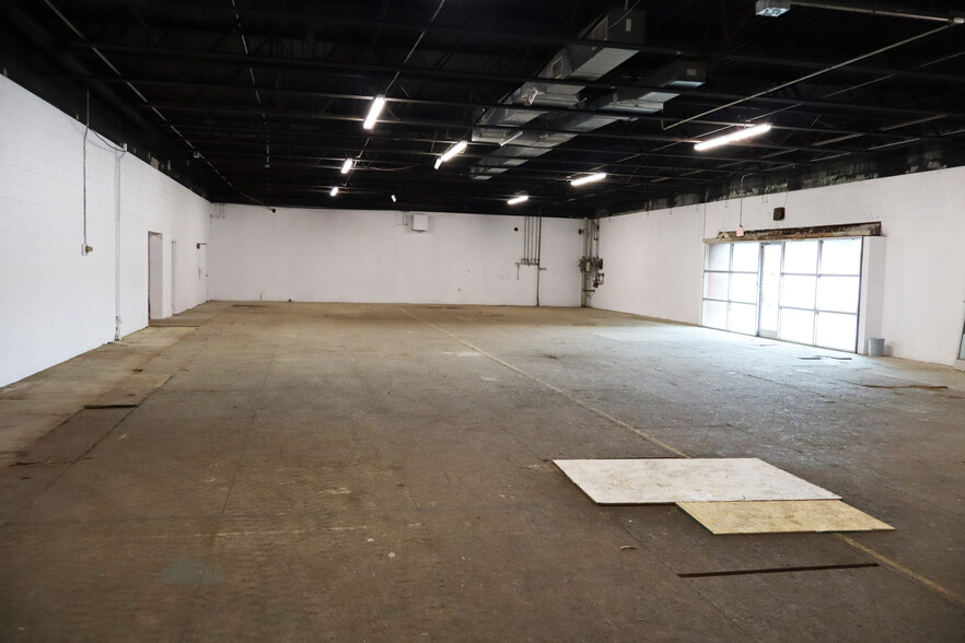 2064 Brentwood St, High Point, NC for lease - Building Photo - Image 3 of 15