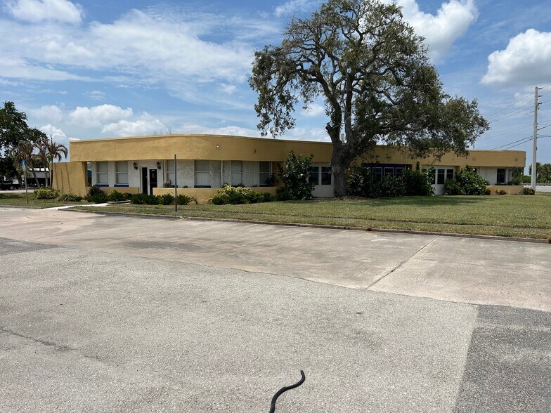 1250 S Harbor City Blvd, Melbourne, FL à vendre - Photo du bâtiment - Image 2 de 21