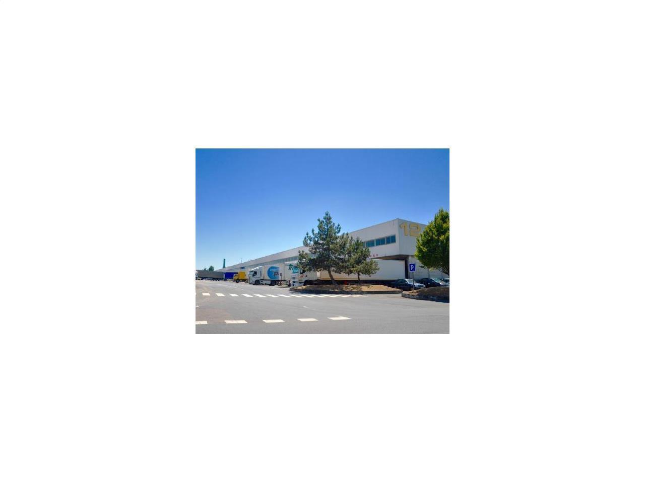 Industrial in Aulnay-sous-Bois for lease Building Photo- Image 1 of 11