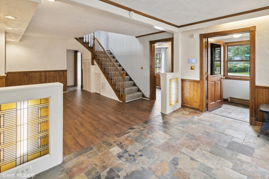 438 N Hough St, Barrington, IL à louer - Photo intérieure - Image 3 de 41