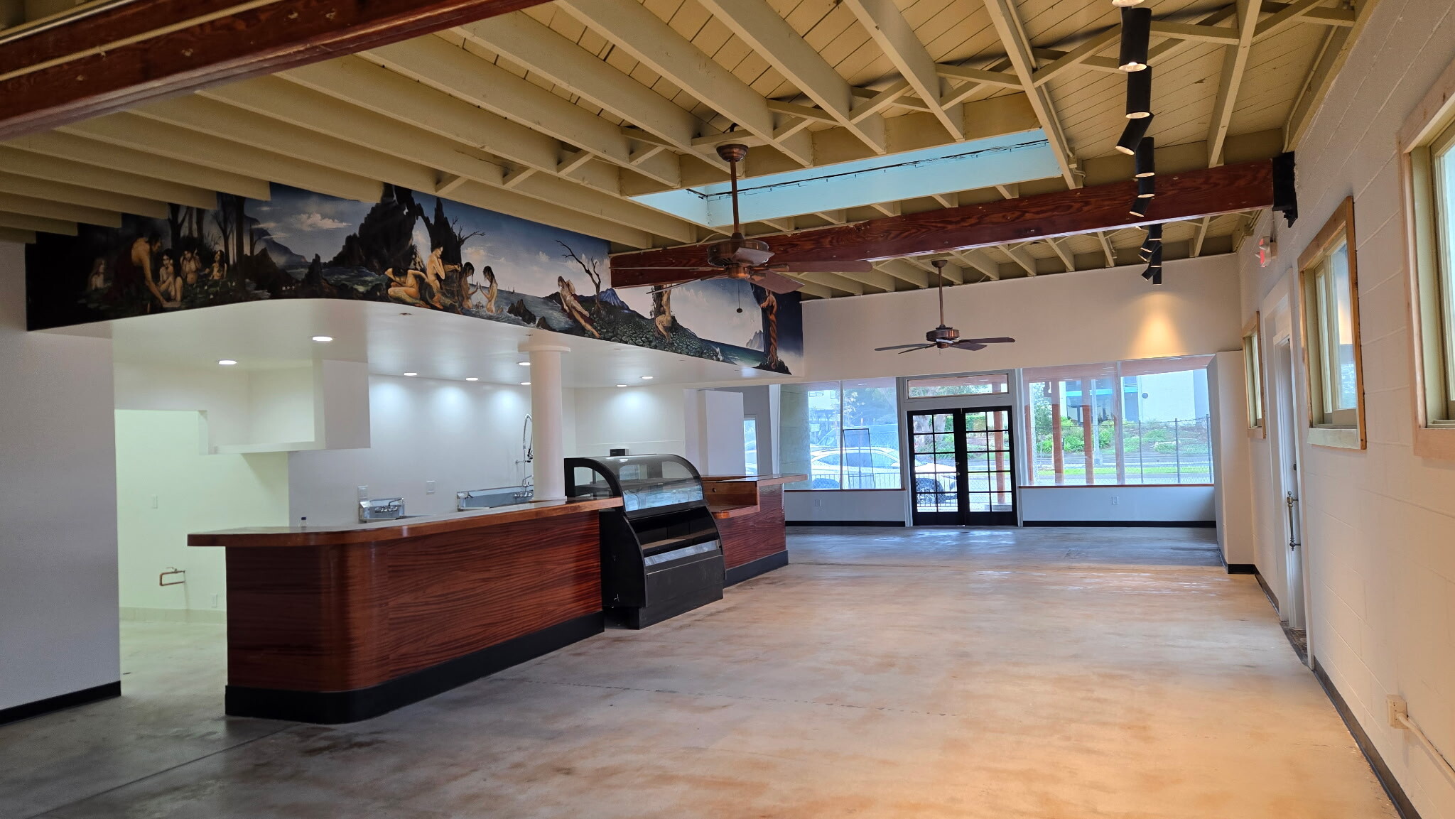 126 N Catalina Ave, Redondo Beach, CA for lease Interior Photo- Image 1 of 7