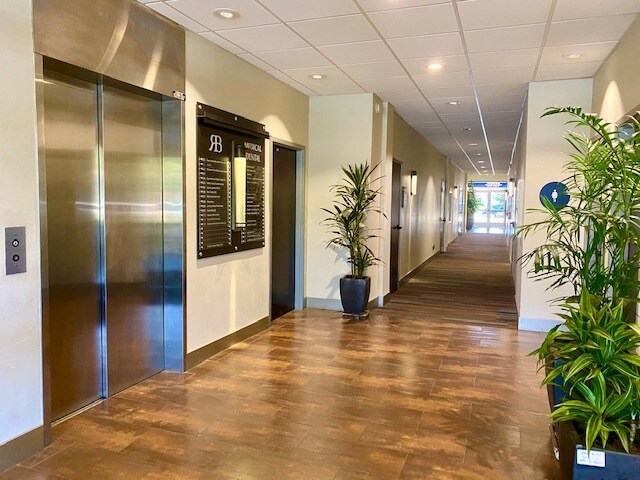 16766 Bernardo Center Dr, San Diego, CA à louer - Photo intérieure - Image 2 de 11