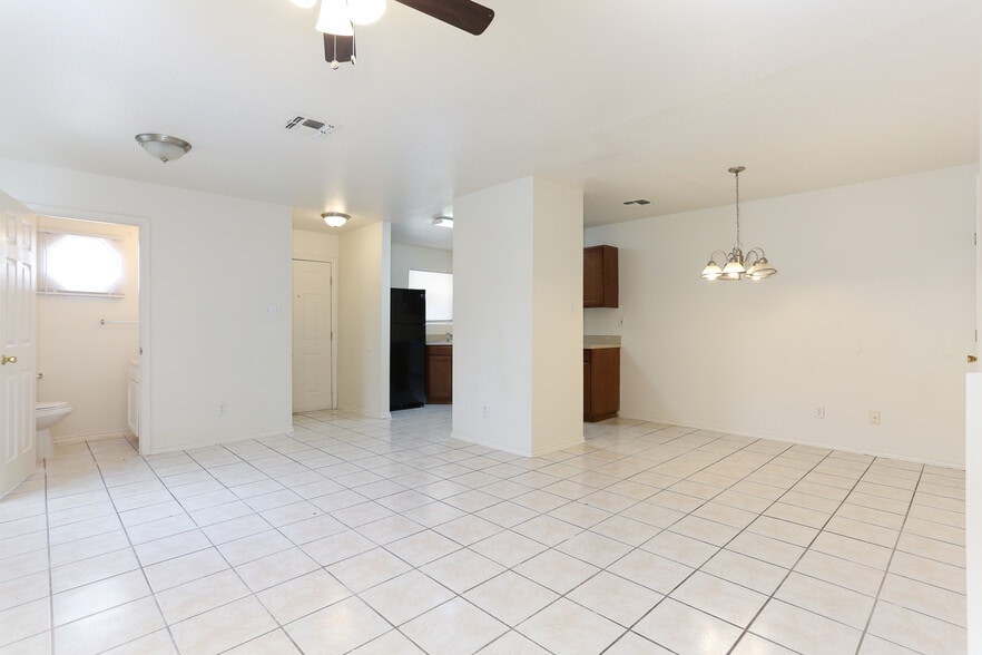 414 Cupples Rd, San Antonio, TX for sale - Interior Photo - Image 3 of 61