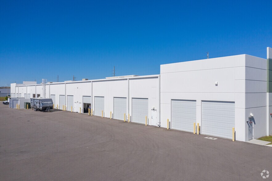 661 Garden Commerce Pky, Winter Garden, FL à louer - Photo du bâtiment - Image 2 de 5