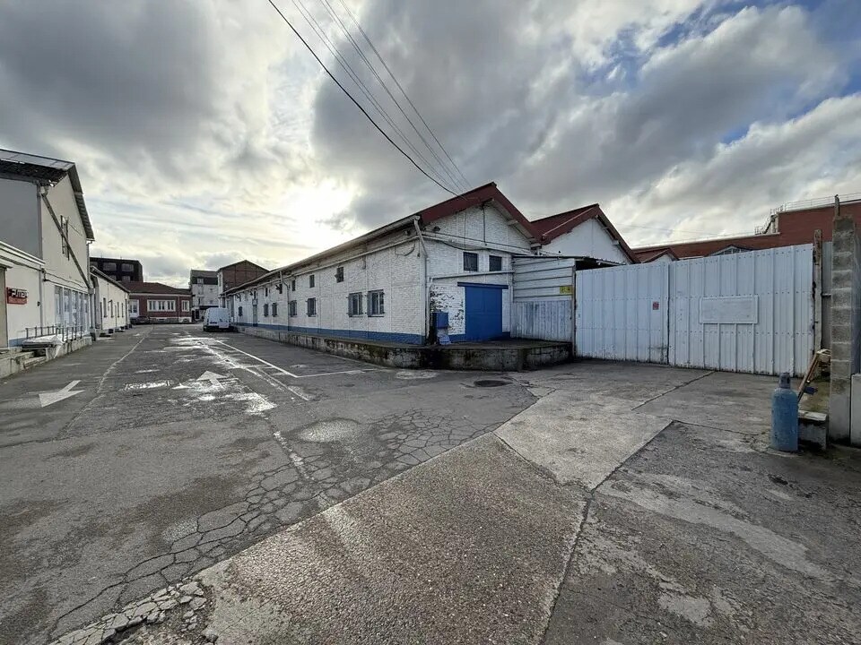 Office in La Courneuve for lease Building Photo- Image 1 of 9