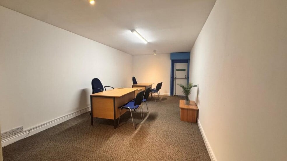 17-17A Walm Ln, Londres à louer - Photo du bâtiment - Image 3 de 3