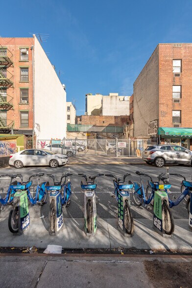 98-100 Bayard St, New York, NY for sale - Building Photo - Image 2 of 8