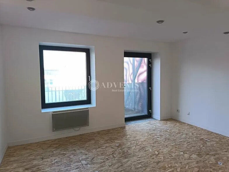 Office in Roubaix for lease - Interior Photo - Image 3 of 9