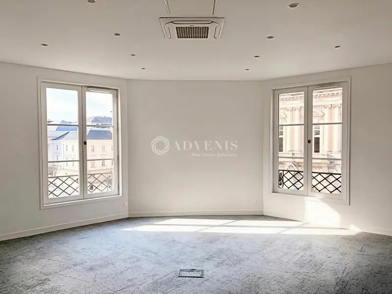 Office in Tours for lease Interior Photo- Image 1 of 9