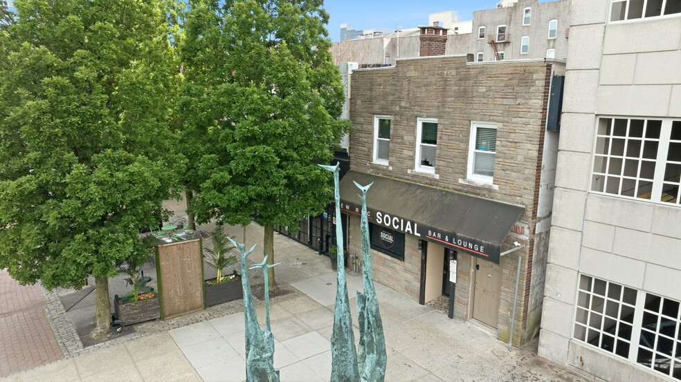 16 Memorial Hwy, New Rochelle, NY à vendre - Photo du bâtiment - Image 2 de 5