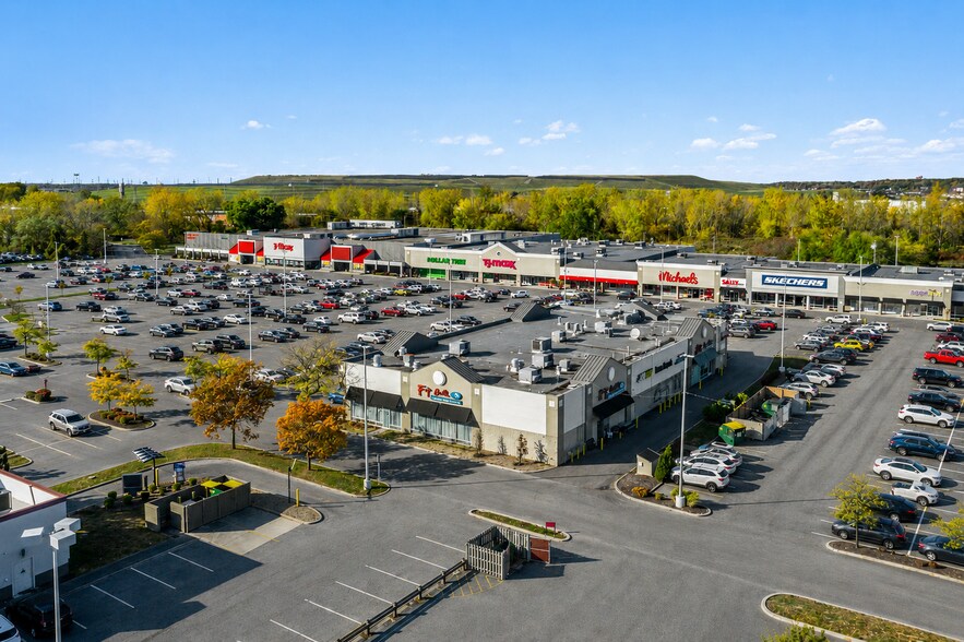 7206-7346 Niagara Falls Blvd, Niagara Falls, NY à vendre - Photo du bâtiment - Image 2 de 6