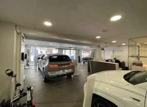 9 Avenue Claude Vellefaux, Paris for lease Interior Photo- Image 2 of 12