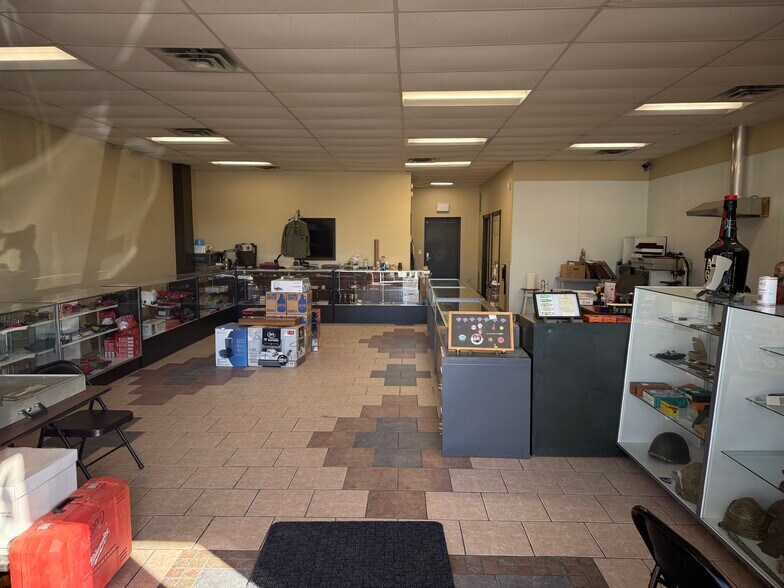 222 Dix Ave, Glens Falls, NY à louer - Photo du bâtiment - Image 3 de 17