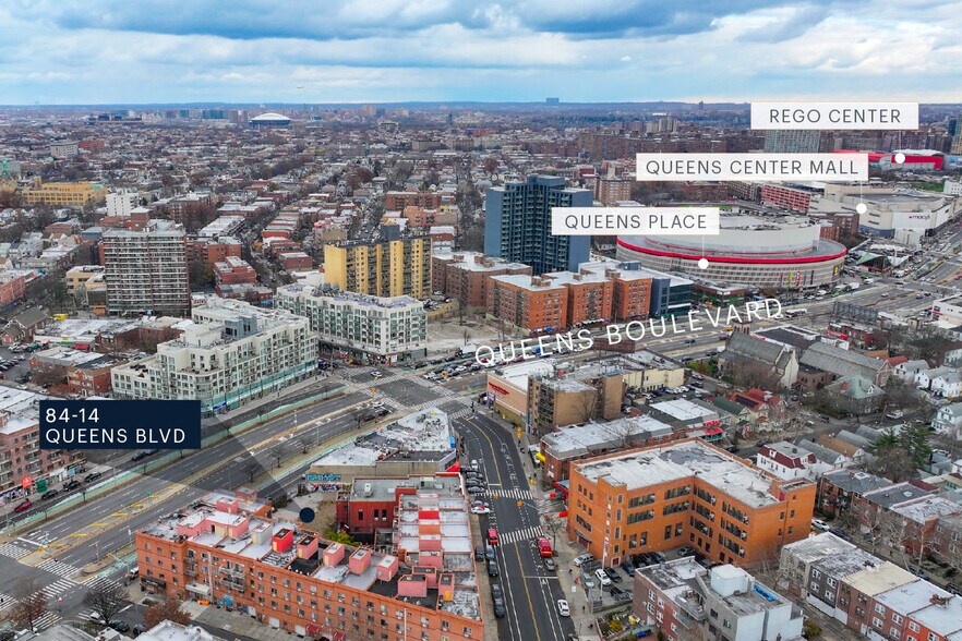 8414 Queens Blvd, Elmhurst, NY à vendre - Photo du bâtiment - Image 2 de 3