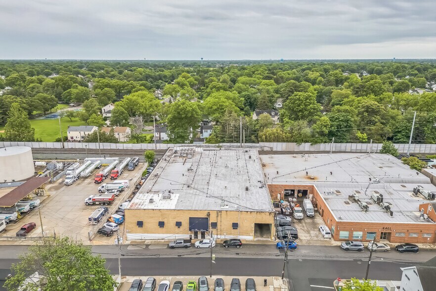 1804 Plaza Ave, New Hyde Park, NY à louer - Photo du bâtiment - Image 2 de 13