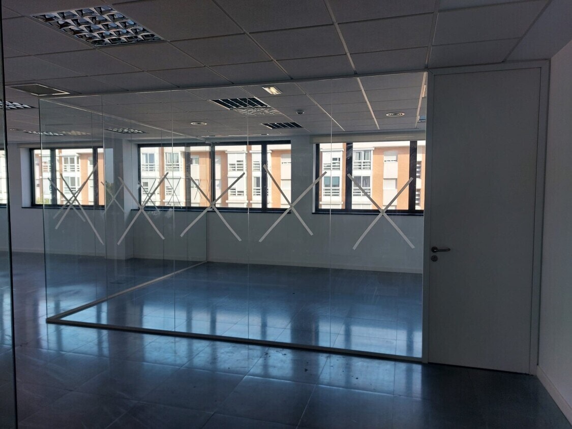 Calle Miguel Yuste, 6-8, Madrid, Madrid for lease Interior Photo- Image 1 of 5