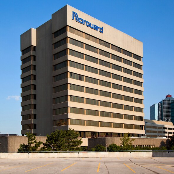 55 City Centre Dr, Mississauga, ON à louer - Photo du bâtiment - Image 1 de 2