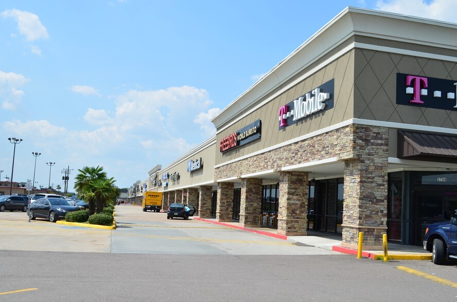 1507 S Hwy 69, Nederland, TX à louer - Photo du bâtiment - Image 2 de 3