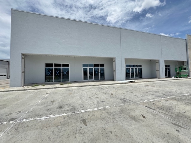 405 Crossroads St, Laredo, TX for lease - Building Photo - Image 3 of 26