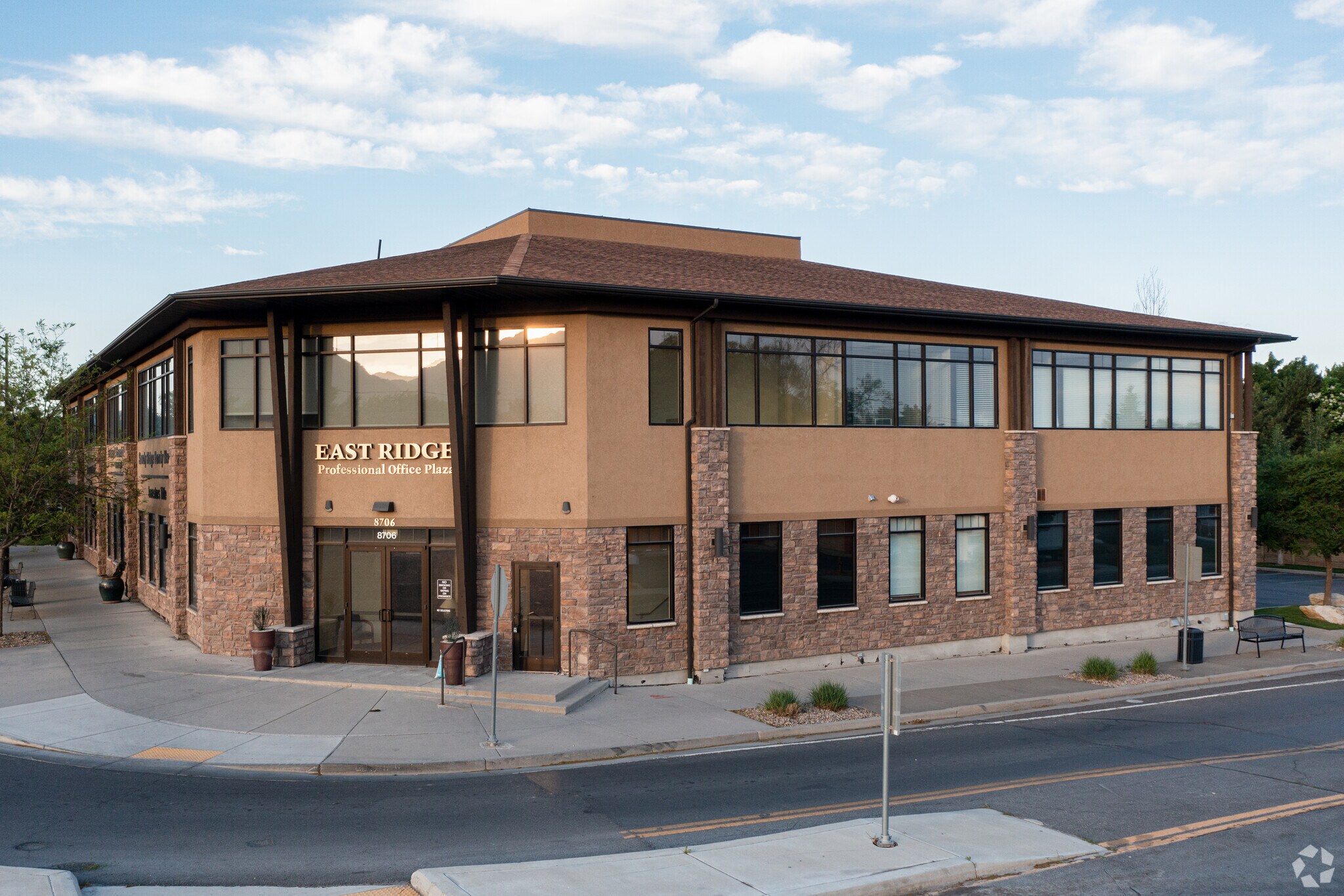 8706 S 700 E, Sandy, UT à vendre Photo principale- Image 1 de 32