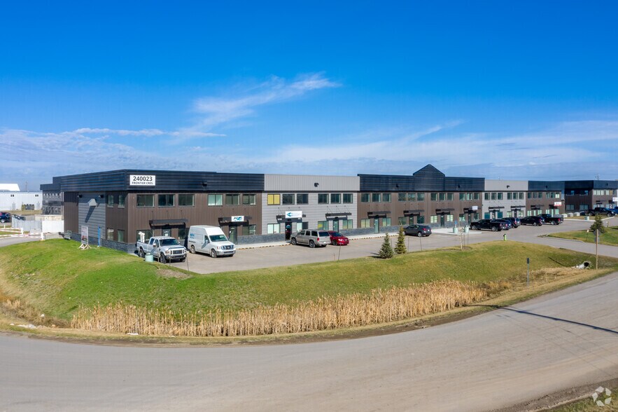 240023 Frontier Cres, Rocky View No 44, AB à vendre - Photo principale - Image 1 de 1