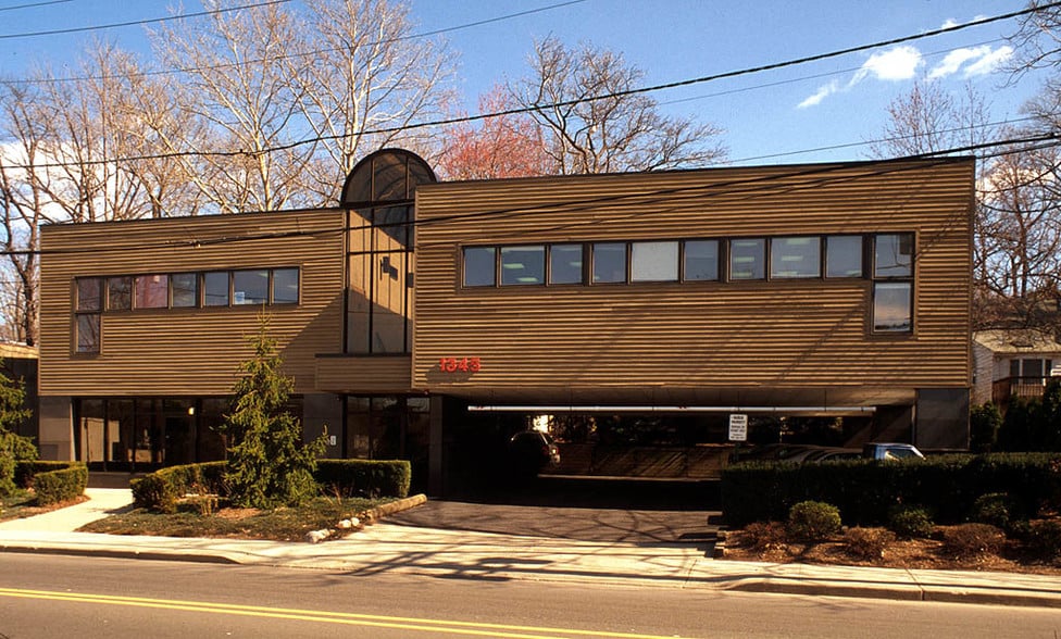 1345 Queen Anne Rd, Teaneck, NJ for lease - Building Photo - Image 2 of 15
